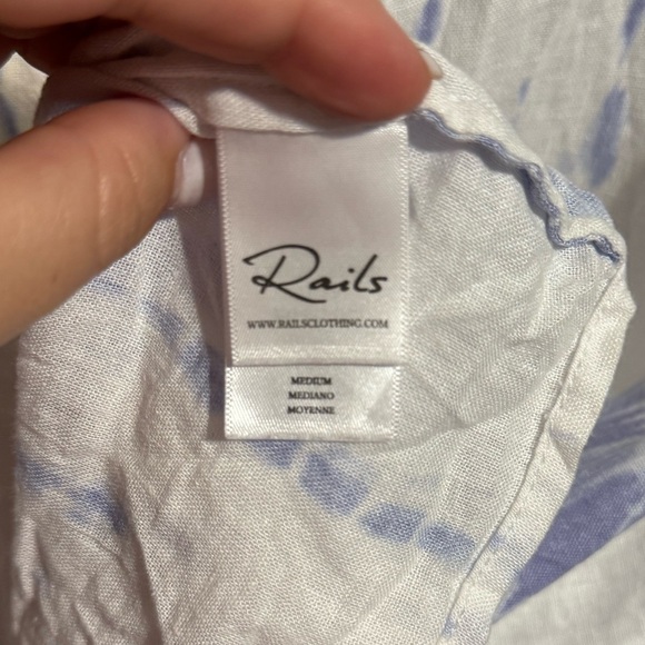 Rails Thea Tie-Hem Button Front Linen Top in CLOUD TIE DYE WHITE size M - Picture 7 of 8